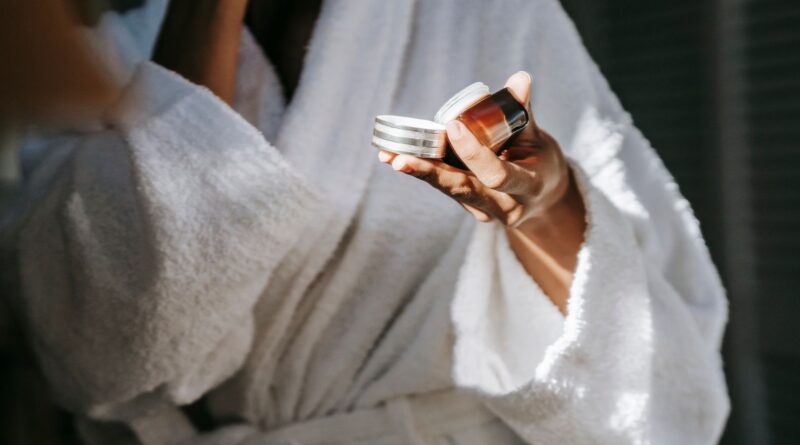 Péče o pleť a make-up po porodu: Co se mění a jak tomu přizpůsobit rutinu